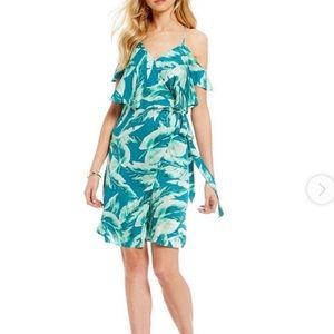 ⭐️ Gianni Bini Amy Palm Print Wrap Dress